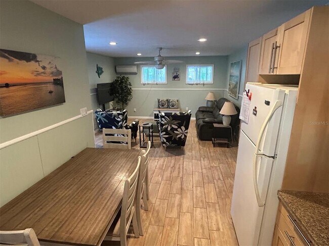 Photo - 770 Bay Esplanade Unit 2