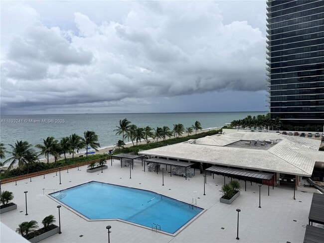 Building Photo - 1950 S Ocean Dr Unit 5L