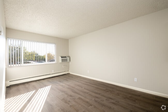 1BR, 1BA - 460SF - Living Room - Arbor Pointe Apartments