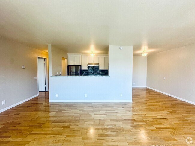 Building Photo - Condo- York Unit 334