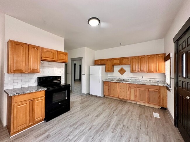 Building Photo - 2907 E Jackson Ave Unit A Rental