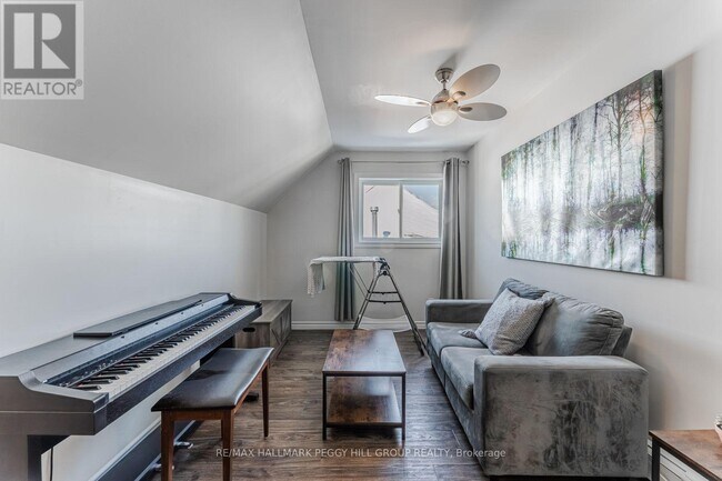 Photo - 42 Toronto St