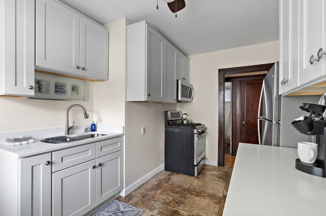 Photo - 935-937 Marshall Avenue Unit 935