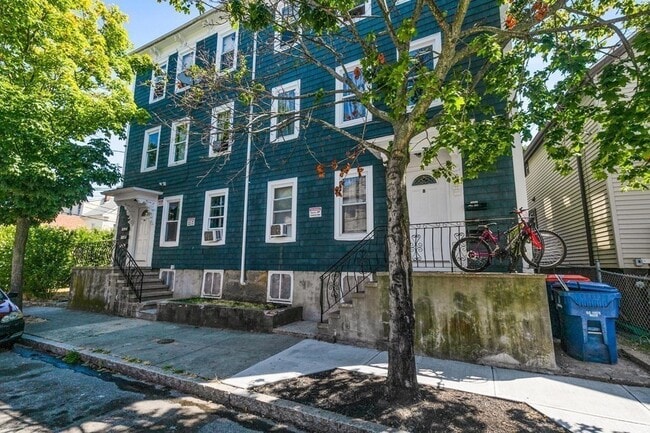 Building Photo - 8 Acushnet Ave Unit 1