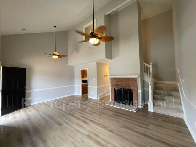 Photo - 6913 Snyder Rd