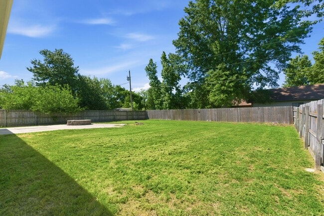 Photo - Nixa 3 bed 2 bath 2 car garage home!