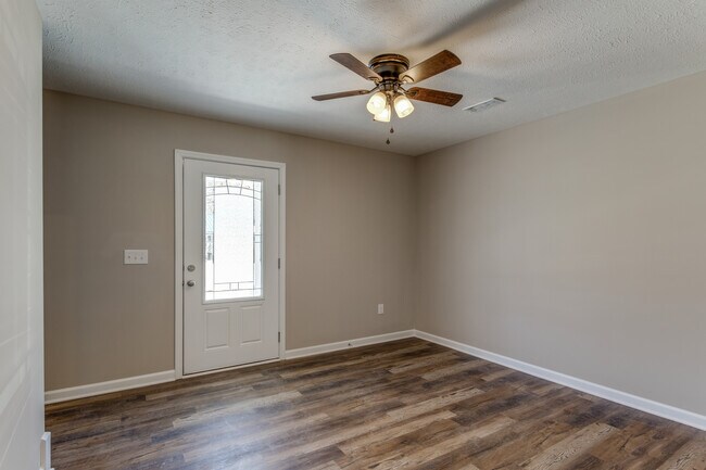 Photo - 317 N Diagonal St