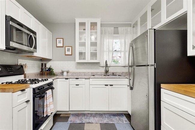 Photo - 3312 Bengston St