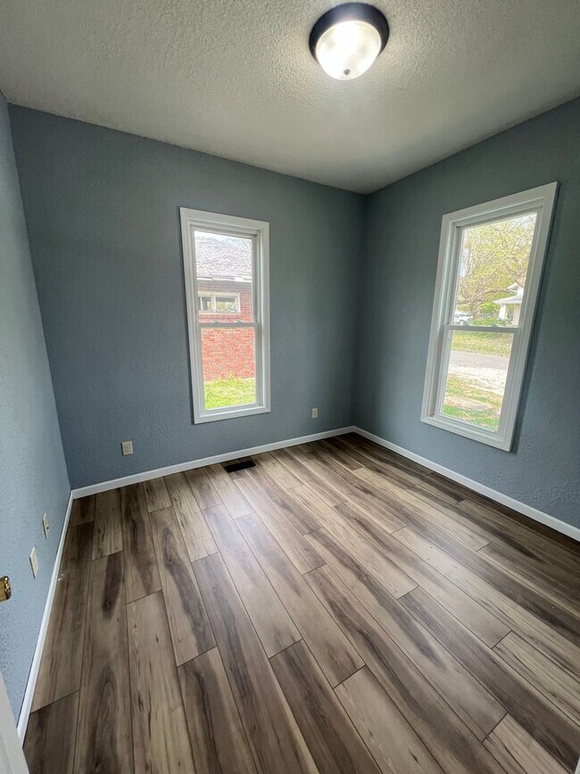 Photo - Newly renovated! 2 BEDROOM, OFFICE SPACE, LAUNDRY ROOM!