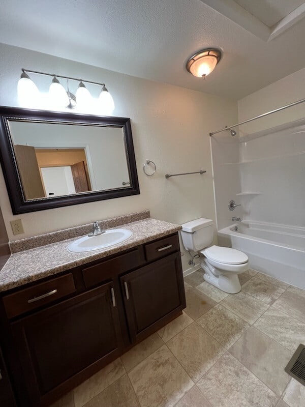 Photo - 323 Norbeck Ct
