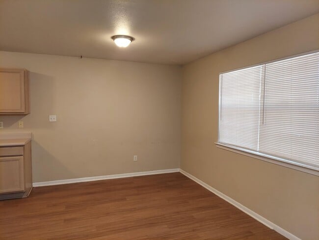 Photo - 304 Ave Q