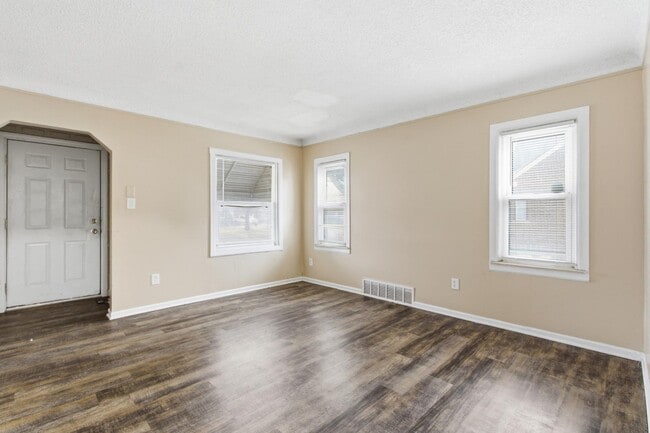 Photo - 18709 Runyon St