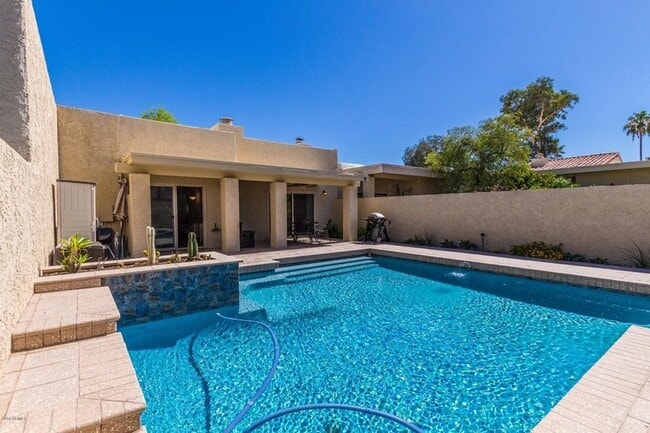 Building Photo - 7848 E Bonita Dr