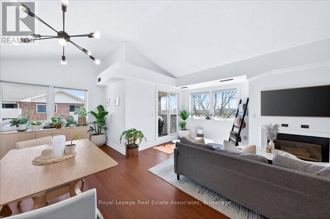 Photo - 75 Bristol Rd E