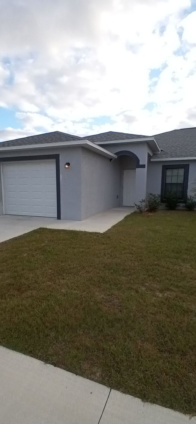 Building Photo - 3/2  Duplex with 1 car garage Unit 4139 SW 8th Pl Rental