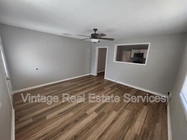 Photo - 2406 E Clark St Unidad #B
