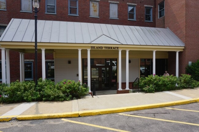 Building Photo - 1 Saco Island Terrace Unit 326