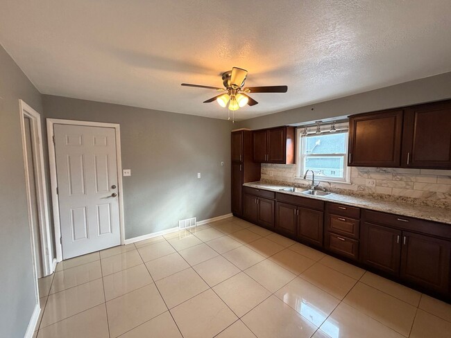 Photo - 5824 N Teutonia Ave Unit Upper