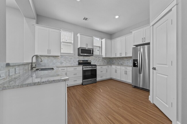 Photo - 623 Link Rd