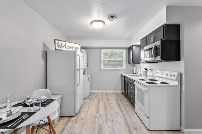 Photo - 826 W Browning St Unit ID1296527P