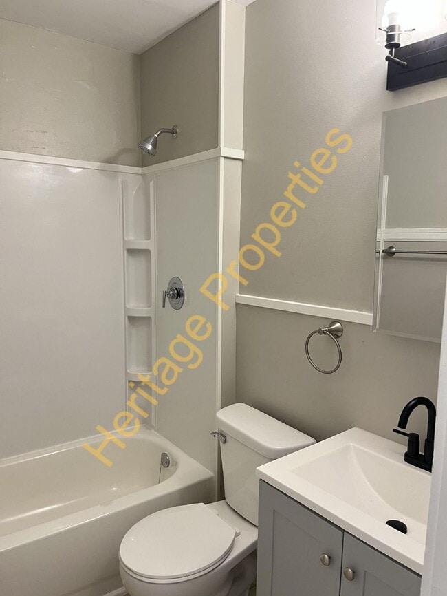 Photo - Freshly Updated Southampton 1 Bedroom Unit 4904 #16