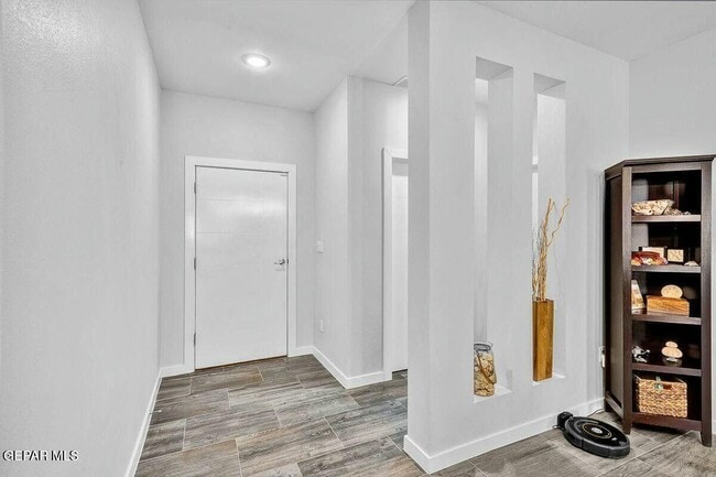 Photo - 992 Stamfordham Dr