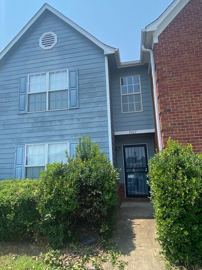 Building Photo - Renovated 3 Bedroom 3 Bath Townhome for Rent!