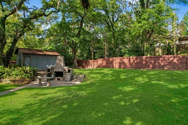 Photo - 1647 Lake Ella Dr House