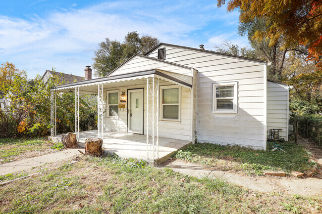 Building Photo - 3532 Caroline Ave Rental