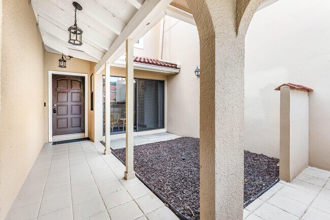 Photo - 816 Windermere Way