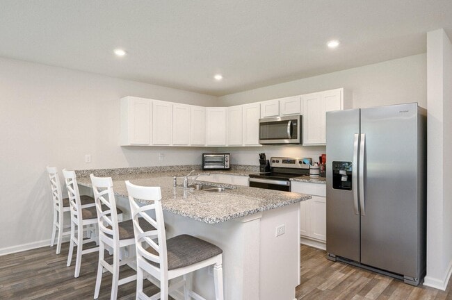 Photo - 42 Lockwood Way W