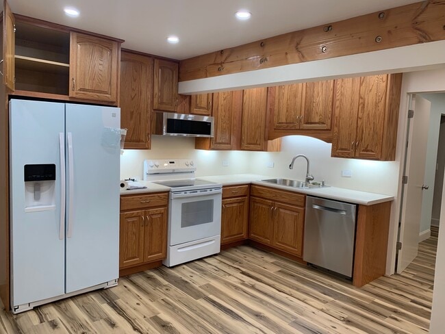 Photo - 52 Schoolhouse Rd