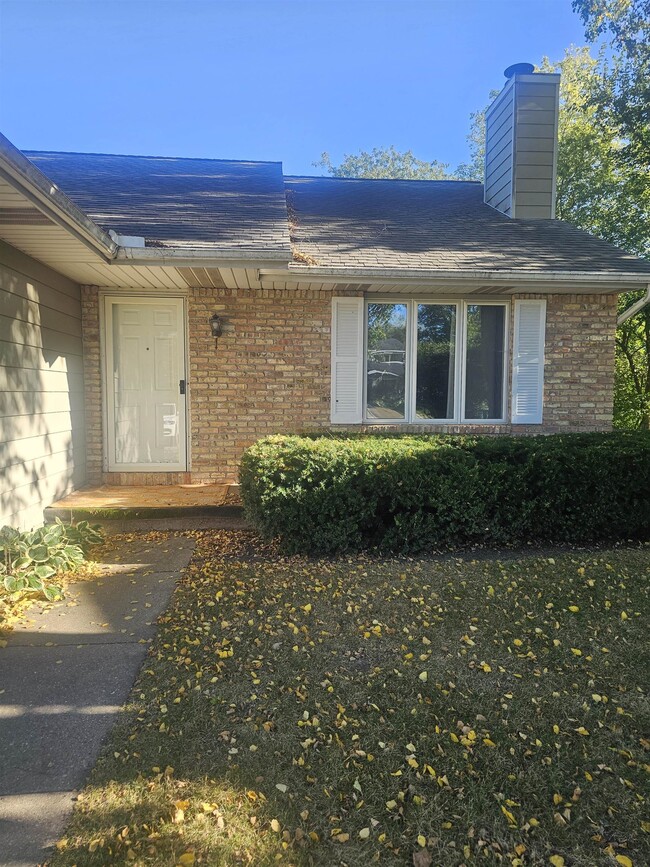 Photo - 2674 Norwich St
