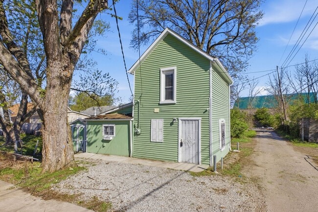 Photo - Cozy & Modern 1-Bed, 2-Bath Tiny Home – Renovated in Columbus!