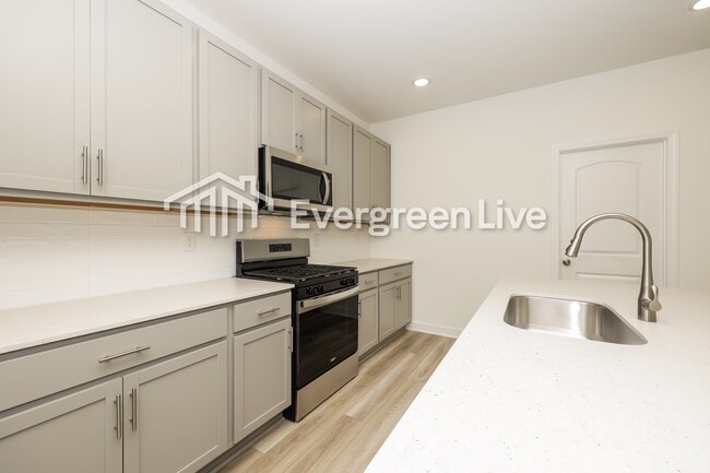 Photo - 806 Averitt Ln