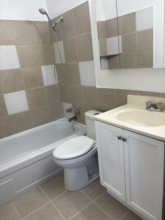 Building Photo - 44 E Claybourne Ave Unit 1 Rental