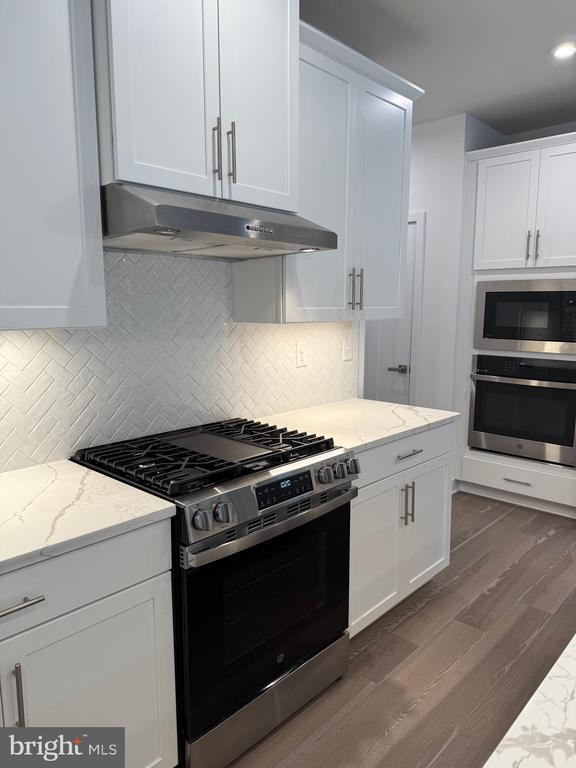 Photo - 605 Phalen Ct