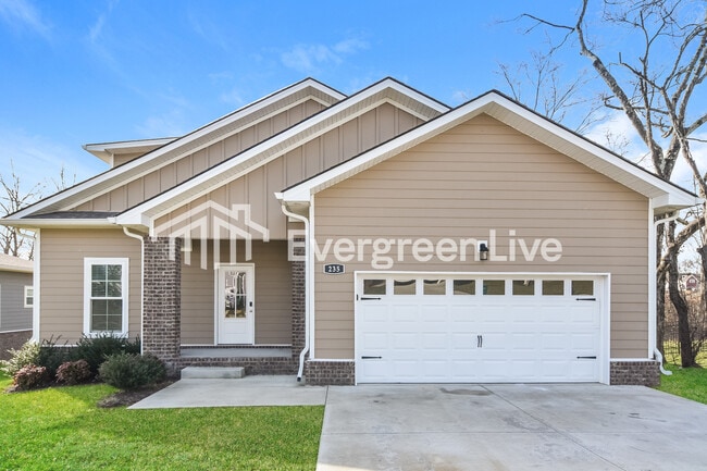 Building Photo - 235 Greenwood Dr