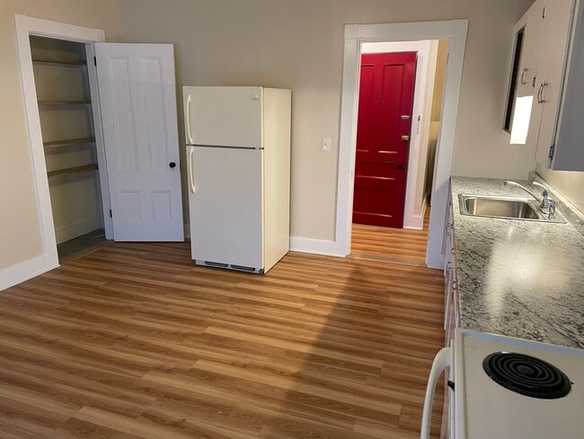 157 College St Unit 3