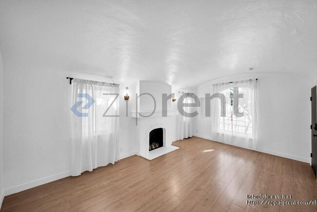 Photo - 5160 San Vicente Blvd