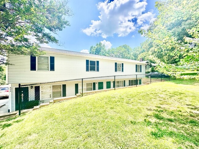 Building Photo - 816 Lucas St