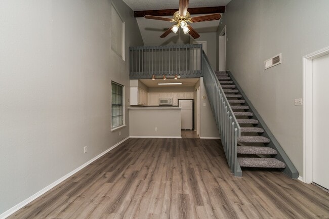 Building Photo - 200 Pecan Dr Unit 702