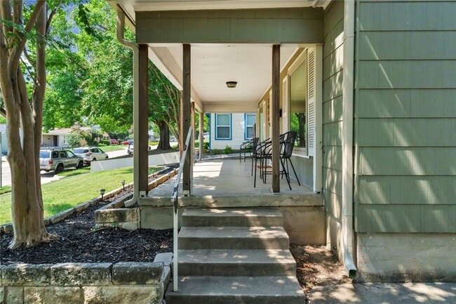 Photo - 3816 Collinwood Ave