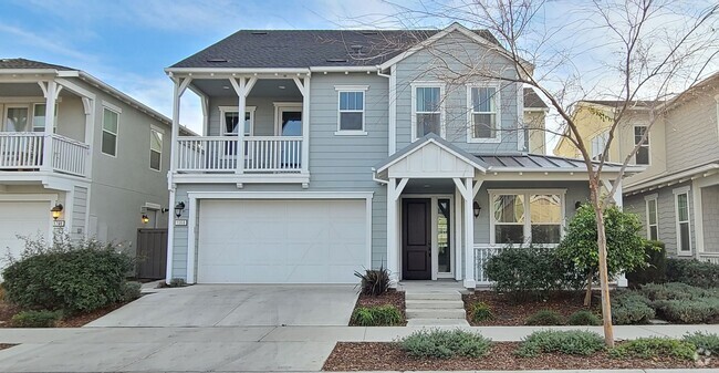 Building Photo - Gorgeous 4 Bedroom Model Home in the Cannery