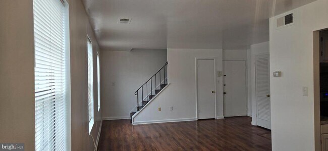 Photo - 1966 Naylor Rd SE