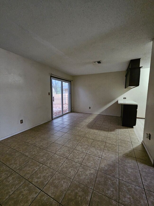 Photo - (3) Bed/(2) Bath Avail NOW! Pets Negotiable!