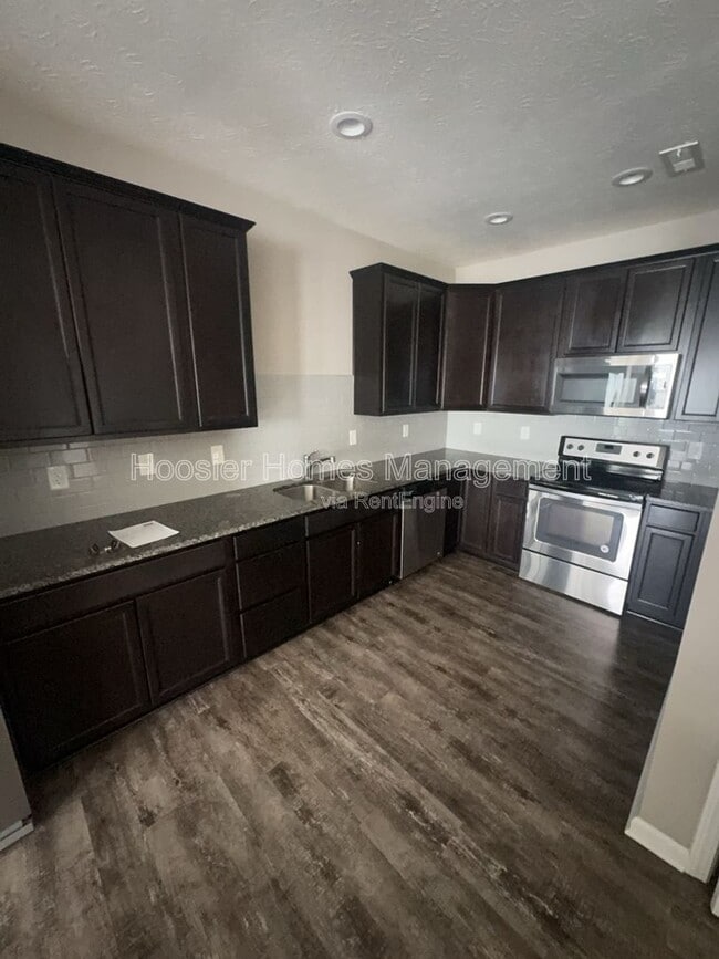 Photo - 556 Dylan Dr