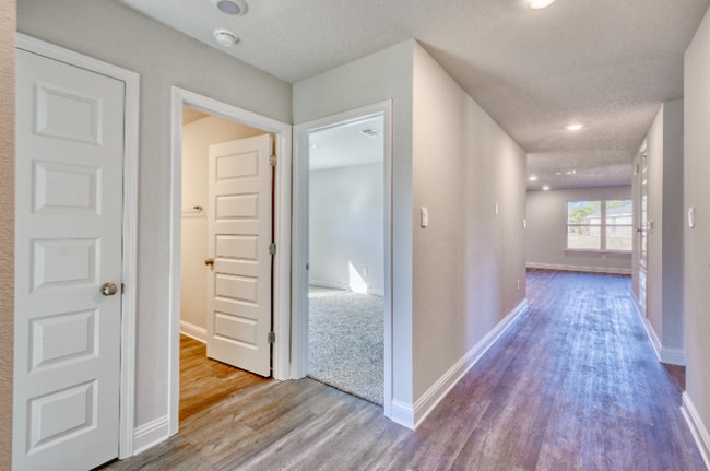 Photo - 9043 Holly Cove