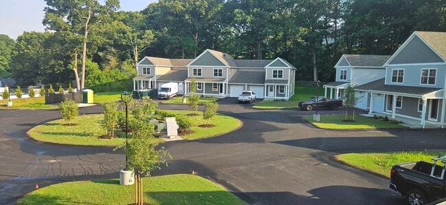Building Photo - 719 Putnam Pike