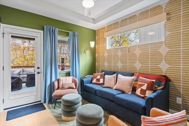 Building Photo - 323 Kelly's Ferry Pl Unit ID1352406P